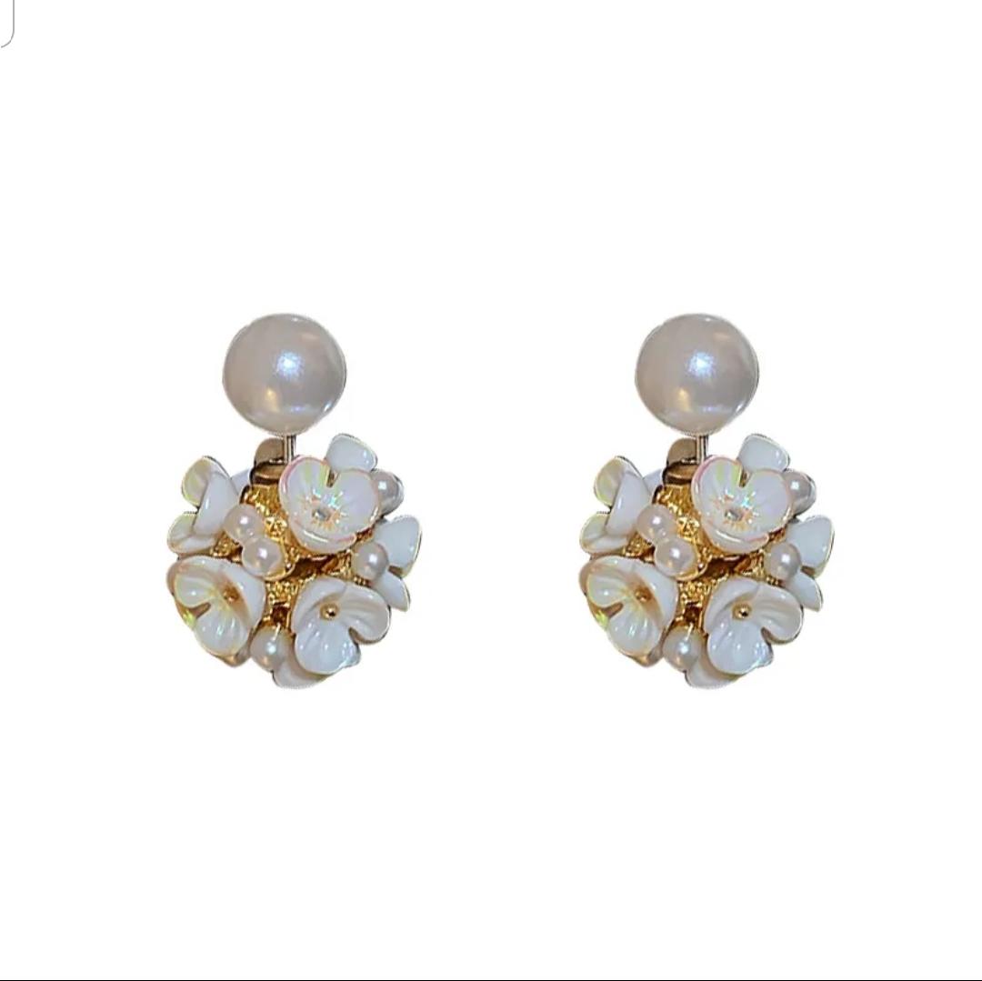 Nicci elegant flower pearl stud earrings